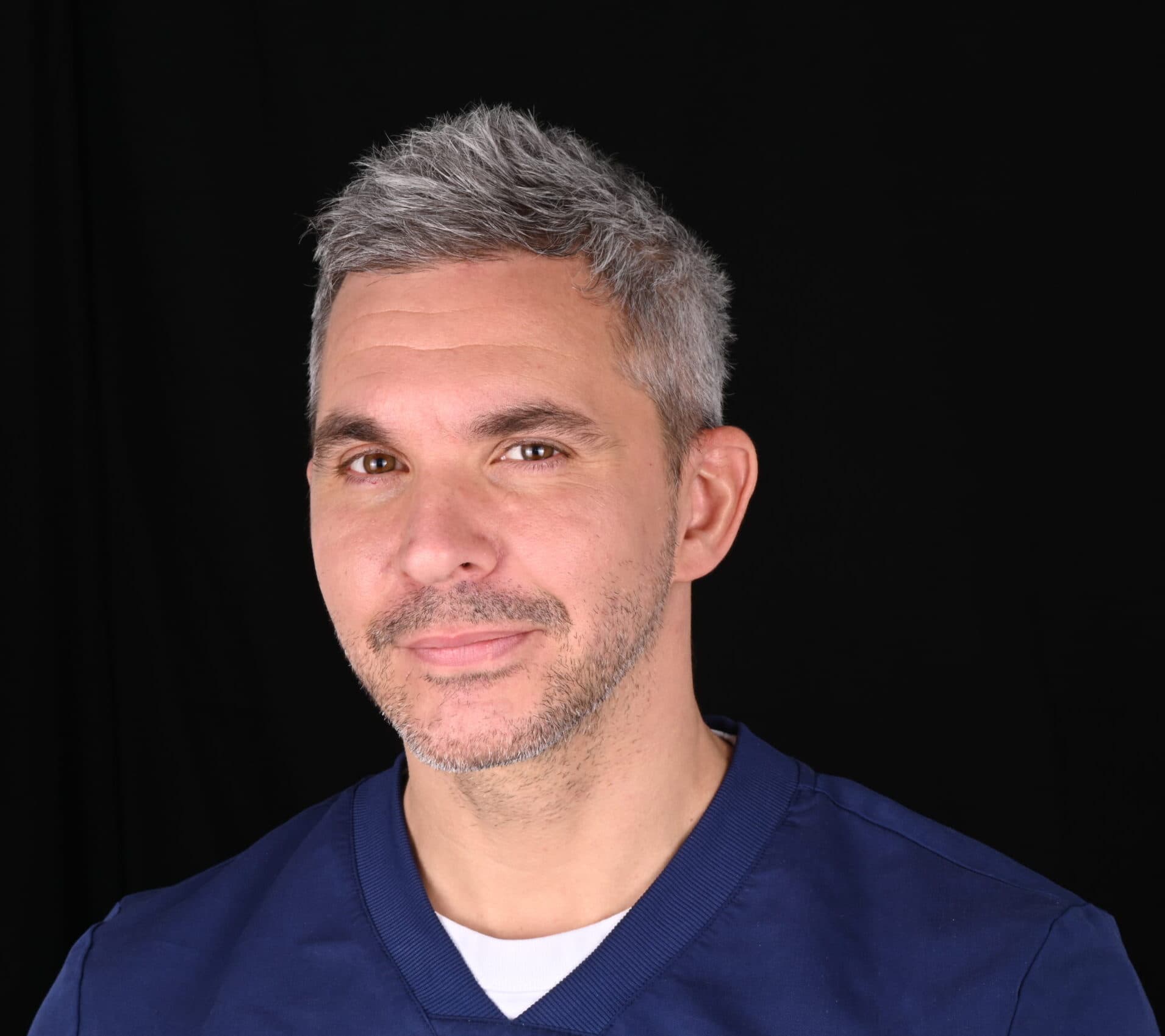 Dr Franck Moyal, chirurgien-dentiste expert en dentisterie esthétique et adhésive
